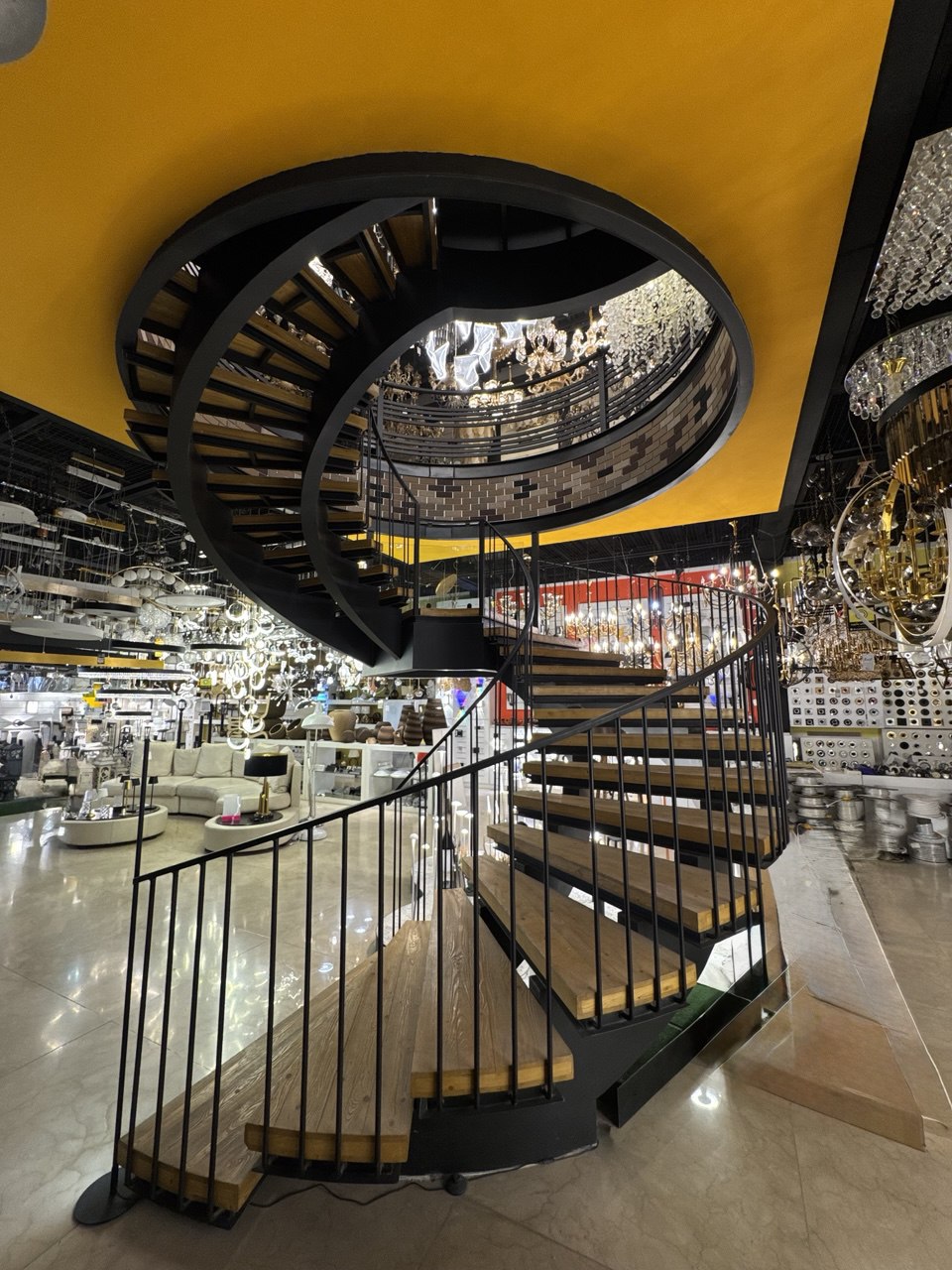 پله معلق، پله معلق فلزی، ساخت و اجرای پله معلق