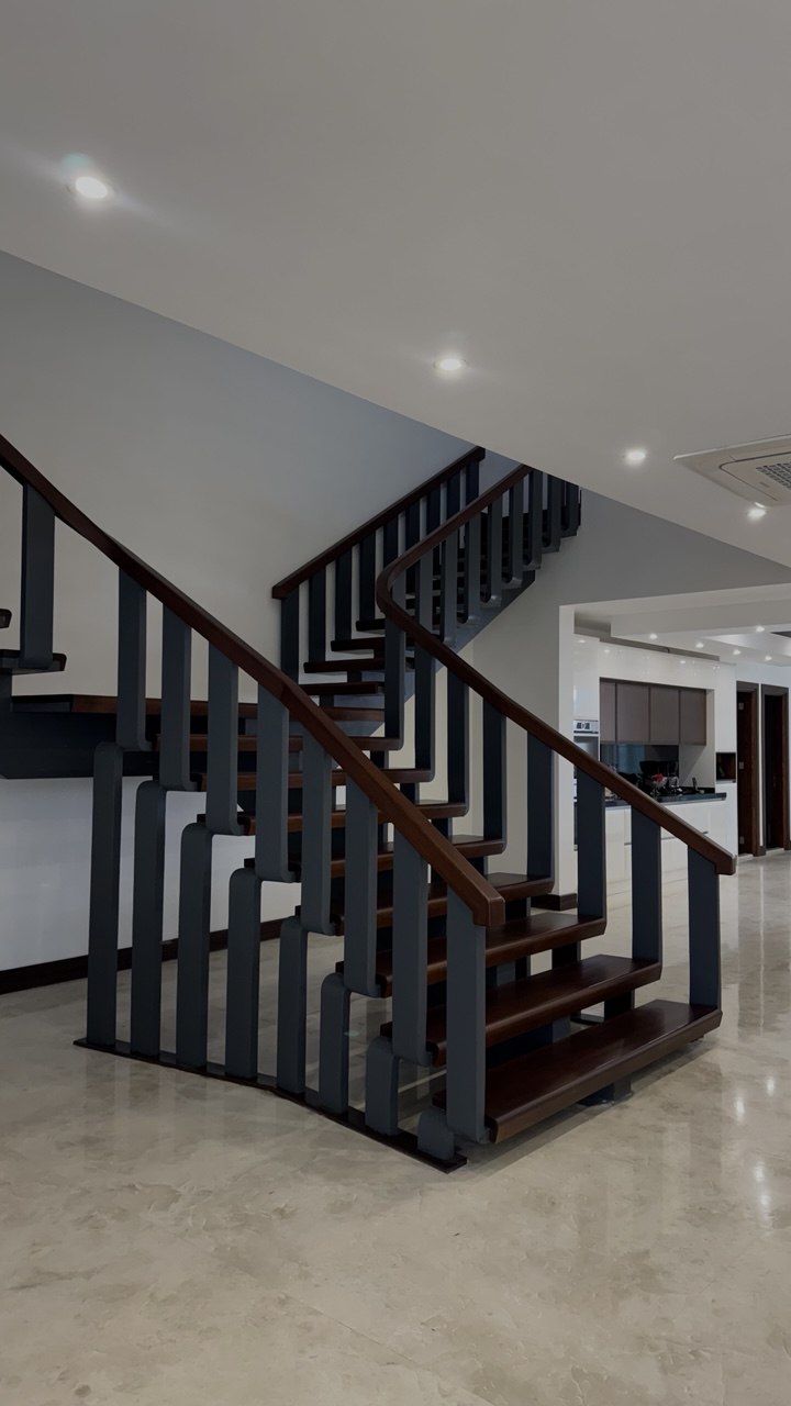 پله گرد، پله گرد فلزی و پله گردان (ساخت و قیمت)